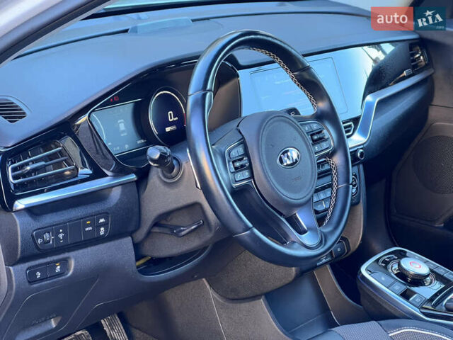 Черный Киа Niro, объемом двигателя 0 л и пробегом 88 тыс. км за 18500 $, фото 19 на Automoto.ua