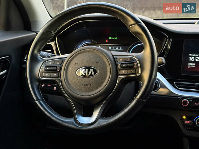 Чорний Кіа Niro, об'ємом двигуна 0 л та пробігом 78 тис. км за 19300 $, фото 4 на Automoto.ua