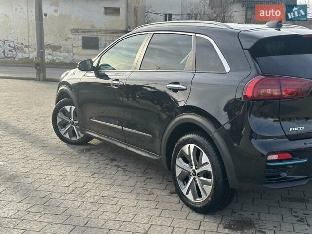 Чорний Кіа Niro, об'ємом двигуна 0 л та пробігом 117 тис. км за 18870 $, фото 2 на Automoto.ua