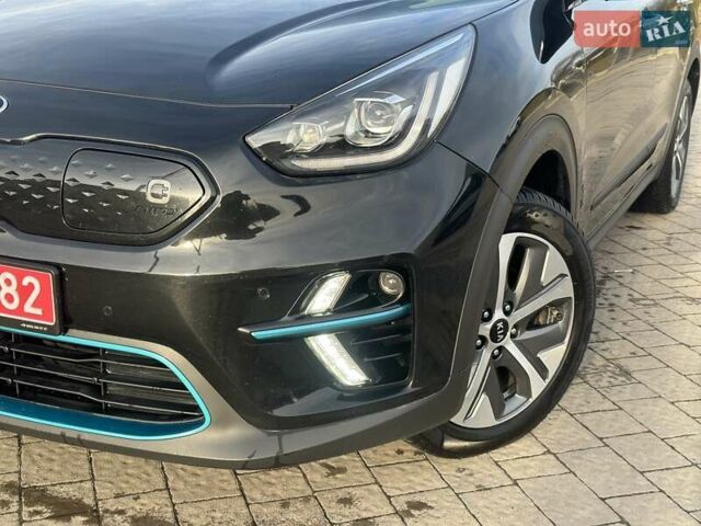 Чорний Кіа Niro, об'ємом двигуна 0 л та пробігом 117 тис. км за 18870 $, фото 13 на Automoto.ua