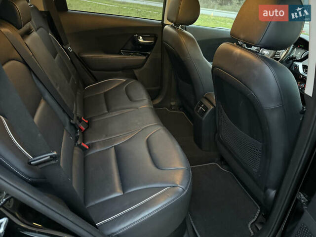 Чорний Кіа Niro, об'ємом двигуна 0 л та пробігом 78 тис. км за 19300 $, фото 19 на Automoto.ua