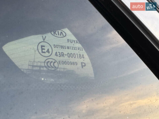 Чорний Кіа Niro, об'ємом двигуна 0 л та пробігом 155 тис. км за 20300 $, фото 78 на Automoto.ua