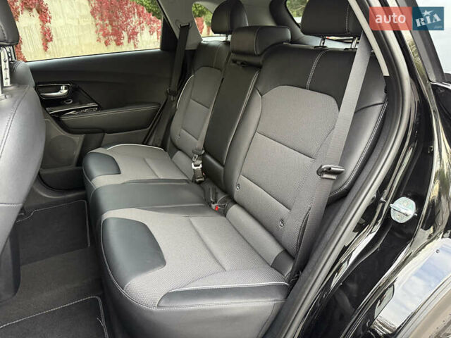 Черный Киа Niro, объемом двигателя 0 л и пробегом 80 тыс. км за 21850 $, фото 58 на Automoto.ua