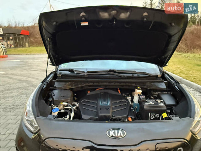 Чорний Кіа Niro, об'ємом двигуна 0 л та пробігом 78 тис. км за 19300 $, фото 20 на Automoto.ua