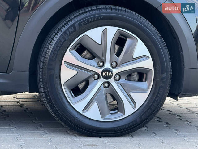 Чорний Кіа Niro, об'ємом двигуна 0 л та пробігом 84 тис. км за 19200 $, фото 10 на Automoto.ua