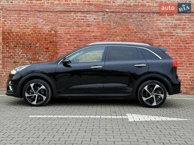 Чорний Кіа Niro, об'ємом двигуна 0 л та пробігом 138 тис. км за 19750 $, фото 16 на Automoto.ua