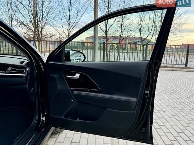 Черный Киа Niro, объемом двигателя 0 л и пробегом 89 тыс. км за 19350 $, фото 70 на Automoto.ua