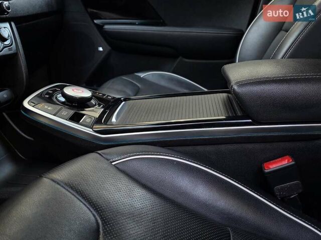 Чорний Кіа Niro, об'ємом двигуна 0 л та пробігом 141 тис. км за 18999 $, фото 26 на Automoto.ua