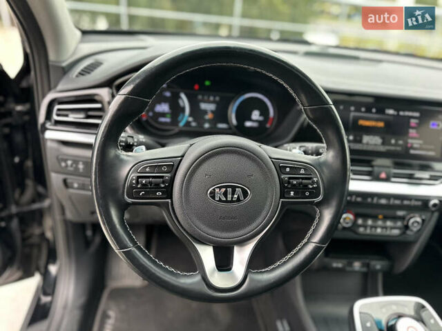 Чорний Кіа Niro, об'ємом двигуна 0 л та пробігом 154 тис. км за 19799 $, фото 14 на Automoto.ua