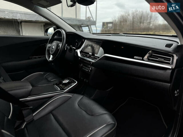 Черный Киа Niro, объемом двигателя 0 л и пробегом 101 тыс. км за 19100 $, фото 64 на Automoto.ua