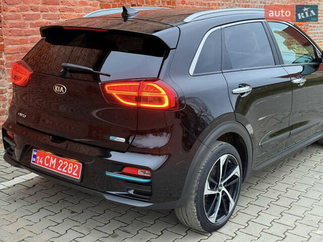 Чорний Кіа Niro, об'ємом двигуна 0 л та пробігом 138 тис. км за 19750 $, фото 14 на Automoto.ua