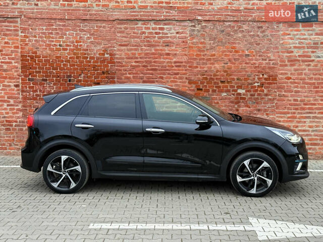 Чорний Кіа Niro, об'ємом двигуна 0 л та пробігом 138 тис. км за 19750 $, фото 6 на Automoto.ua