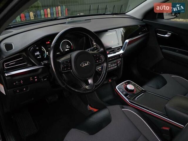 Черный Киа Niro, объемом двигателя 0 л и пробегом 148 тыс. км за 17699 $, фото 24 на Automoto.ua