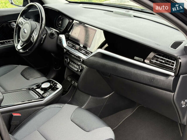 Черный Киа Niro, объемом двигателя 0 л и пробегом 80 тыс. км за 19650 $, фото 74 на Automoto.ua