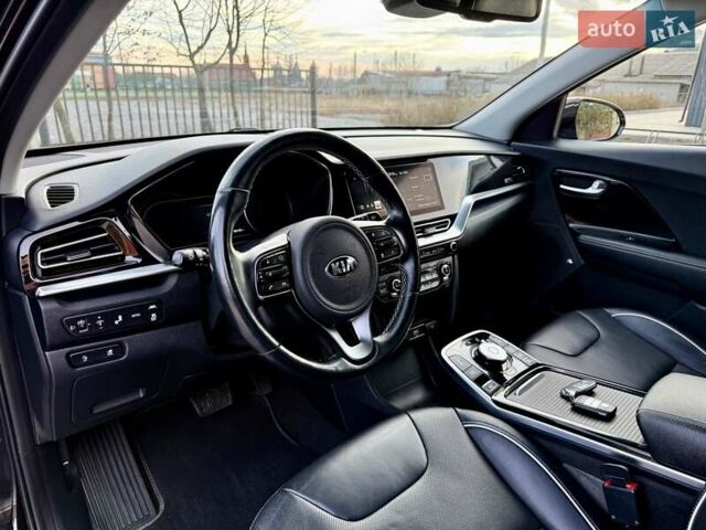 Черный Киа Niro, объемом двигателя 0 л и пробегом 89 тыс. км за 19350 $, фото 50 на Automoto.ua