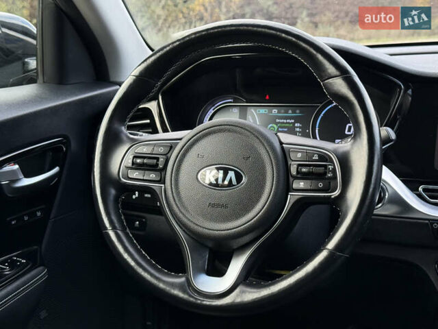 Чорний Кіа Niro, об'ємом двигуна 0 л та пробігом 84 тис. км за 19200 $, фото 2 на Automoto.ua