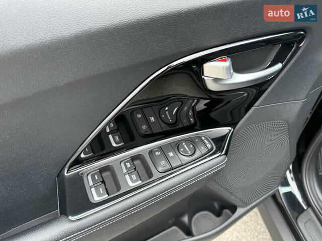 Чорний Кіа Niro, об'ємом двигуна 0 л та пробігом 71 тис. км за 22400 $, фото 22 на Automoto.ua