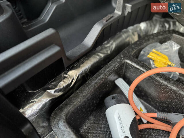 Чорний Кіа Niro, об'ємом двигуна 0 л та пробігом 155 тис. км за 20300 $, фото 54 на Automoto.ua