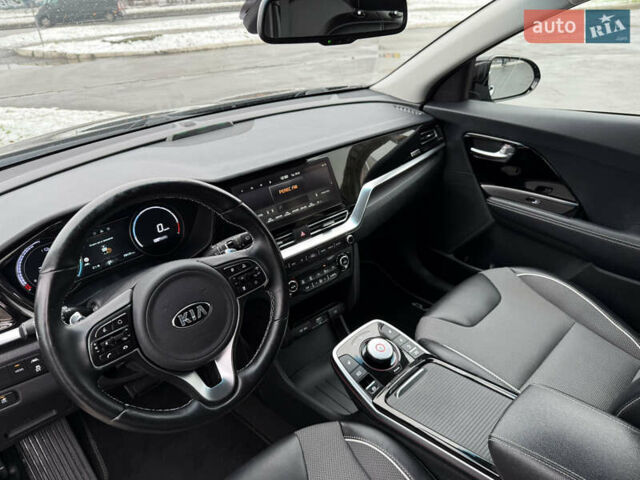 Чорний Кіа Niro, об'ємом двигуна 0 л та пробігом 78 тис. км за 19300 $, фото 16 на Automoto.ua