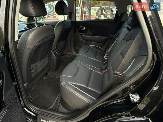 Чорний Кіа Niro, об'ємом двигуна 0 л та пробігом 84 тис. км за 19200 $, фото 19 на Automoto.ua