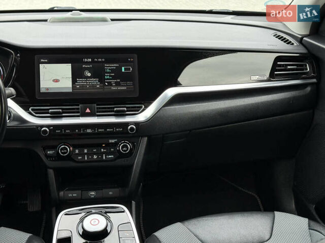 Черный Киа Niro, объемом двигателя 0 л и пробегом 80 тыс. км за 19650 $, фото 89 на Automoto.ua