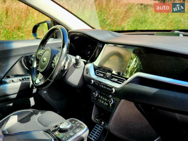 Чорний Кіа Niro, об'ємом двигуна 0 л та пробігом 139 тис. км за 18999 $, фото 13 на Automoto.ua