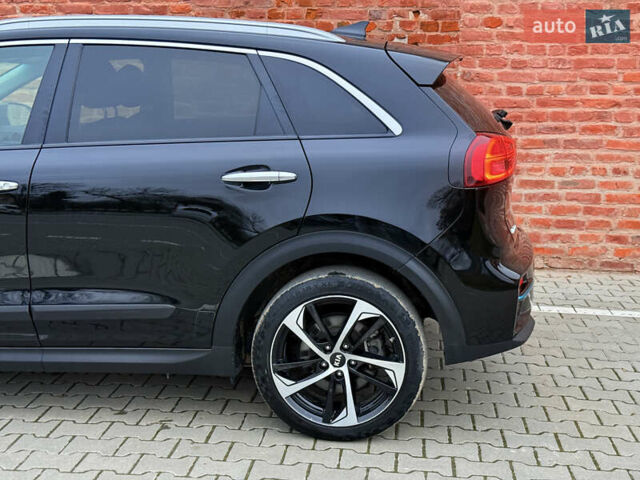 Чорний Кіа Niro, об'ємом двигуна 0 л та пробігом 138 тис. км за 19750 $, фото 22 на Automoto.ua