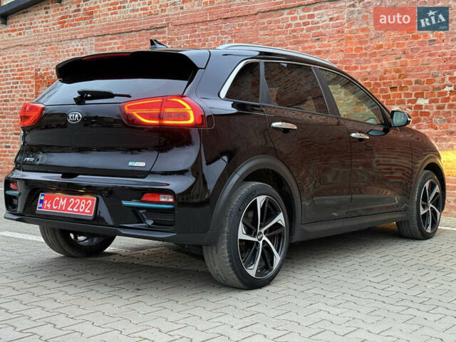 Чорний Кіа Niro, об'ємом двигуна 0 л та пробігом 138 тис. км за 19750 $, фото 26 на Automoto.ua
