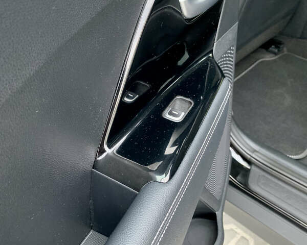 Черный Киа Niro, объемом двигателя 0 л и пробегом 94 тыс. км за 17900 $, фото 48 на Automoto.ua