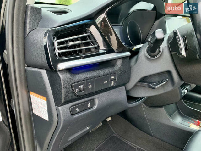 Черный Киа Niro, объемом двигателя 0 л и пробегом 94 тыс. км за 17900 $, фото 86 на Automoto.ua