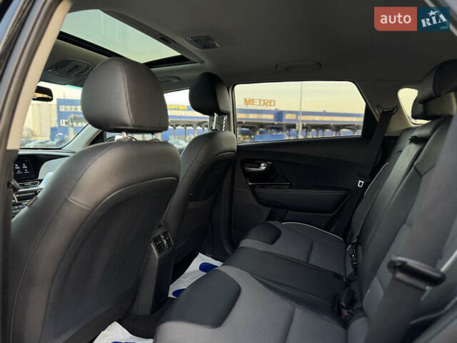 Чорний Кіа Niro, об'ємом двигуна 0 л та пробігом 155 тис. км за 20300 $, фото 48 на Automoto.ua