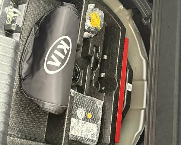 Черный Киа Niro, объемом двигателя 0 л и пробегом 80 тыс. км за 19650 $, фото 10 на Automoto.ua