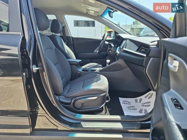 Черный Киа Niro, объемом двигателя 1.58 л и пробегом 112 тыс. км за 19700 $, фото 24 на Automoto.ua