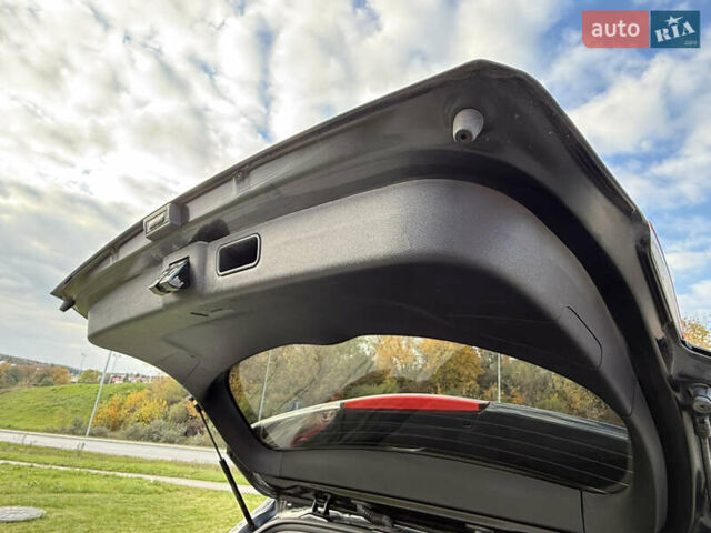 Чорний Кіа Niro, об'ємом двигуна 0 л та пробігом 84 тис. км за 19200 $, фото 20 на Automoto.ua