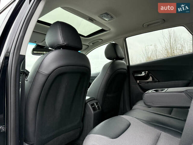 Чорний Кіа Niro, об'ємом двигуна 0 л та пробігом 71 тис. км за 22400 $, фото 28 на Automoto.ua