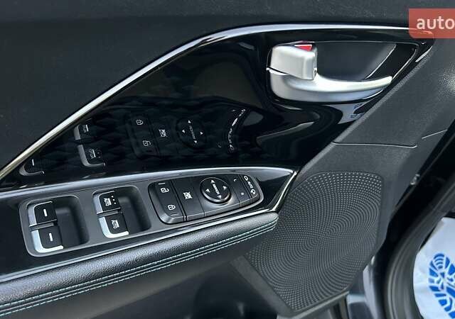 Черный Киа Niro, объемом двигателя 0 л и пробегом 121 тыс. км за 18999 $, фото 28 на Automoto.ua