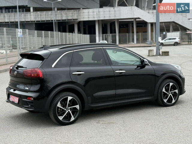 Чорний Кіа Niro, об'ємом двигуна 0 л та пробігом 71 тис. км за 22400 $, фото 8 на Automoto.ua
