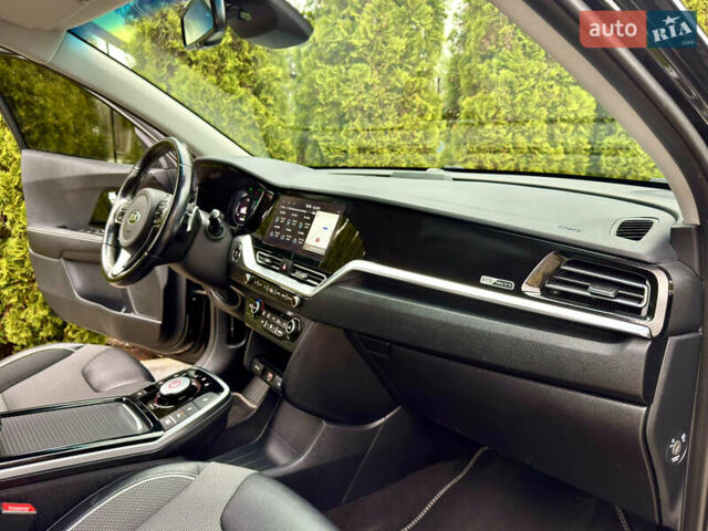 Черный Киа Niro, объемом двигателя 0 л и пробегом 136 тыс. км за 19777 $, фото 68 на Automoto.ua
