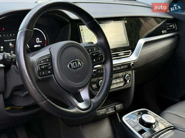 Черный Киа Niro, объемом двигателя 0 л и пробегом 82 тыс. км за 19300 $, фото 68 на Automoto.ua