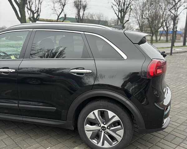 Чорний Кіа Niro, об'ємом двигуна 0 л та пробігом 93 тис. км за 18900 $, фото 8 на Automoto.ua