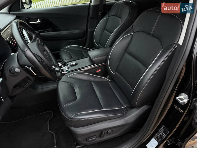 Чорний Кіа Niro, об'ємом двигуна 0 л та пробігом 138 тис. км за 19750 $, фото 44 на Automoto.ua