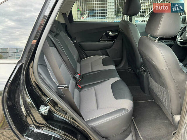 Чорний Кіа Niro, об'ємом двигуна 0 л та пробігом 143 тис. км за 17300 $, фото 4 на Automoto.ua
