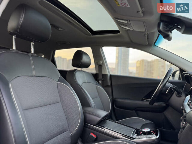 Чорний Кіа Niro, об'ємом двигуна 0 л та пробігом 155 тис. км за 20300 $, фото 42 на Automoto.ua