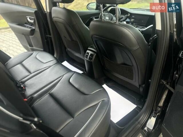 Чорний Кіа Niro, об'ємом двигуна 0 л та пробігом 117 тис. км за 18870 $, фото 50 на Automoto.ua