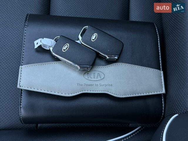 Чорний Кіа Niro, об'ємом двигуна 0 л та пробігом 88 тис. км за 24900 $, фото 110 на Automoto.ua