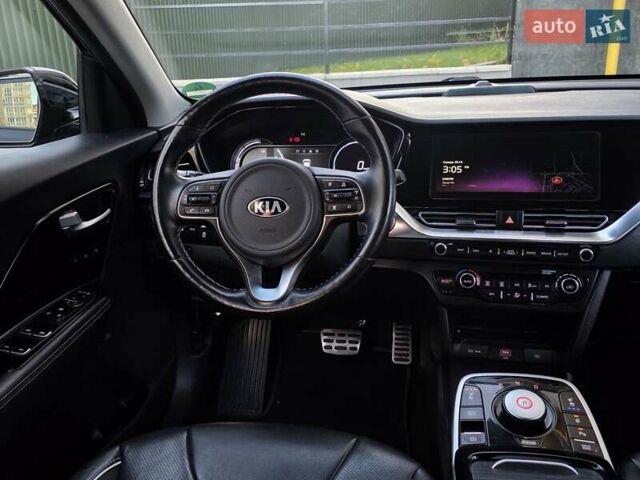 Чорний Кіа Niro, об'ємом двигуна 0 л та пробігом 141 тис. км за 18999 $, фото 31 на Automoto.ua