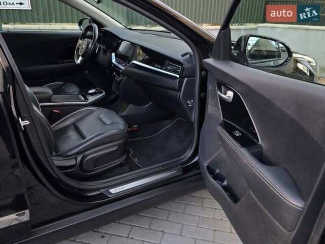 Чорний Кіа Niro, об'ємом двигуна 0 л та пробігом 141 тис. км за 18999 $, фото 35 на Automoto.ua