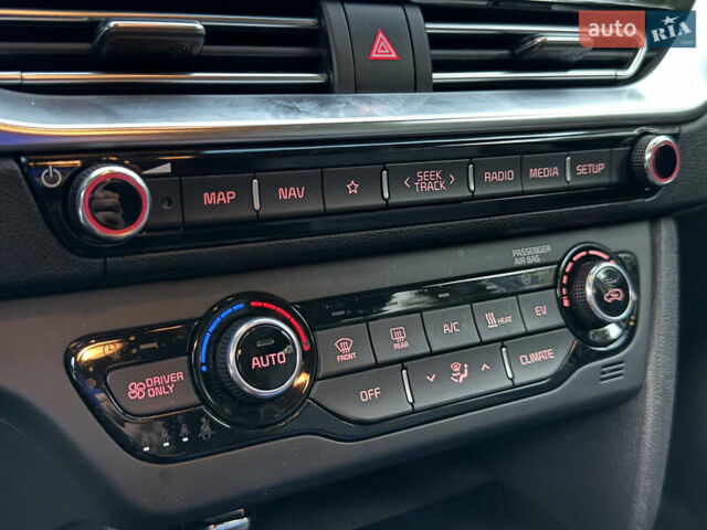 Чорний Кіа Niro, об'ємом двигуна 0 л та пробігом 123 тис. км за 17899 $, фото 34 на Automoto.ua