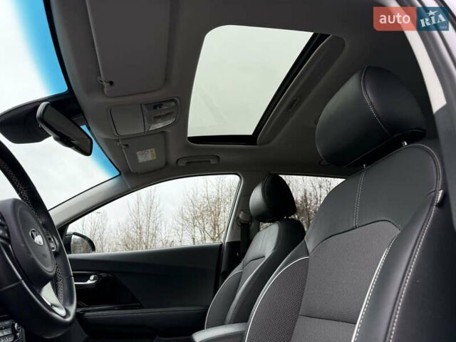 Чорний Кіа Niro, об'ємом двигуна 0 л та пробігом 71 тис. км за 22400 $, фото 39 на Automoto.ua