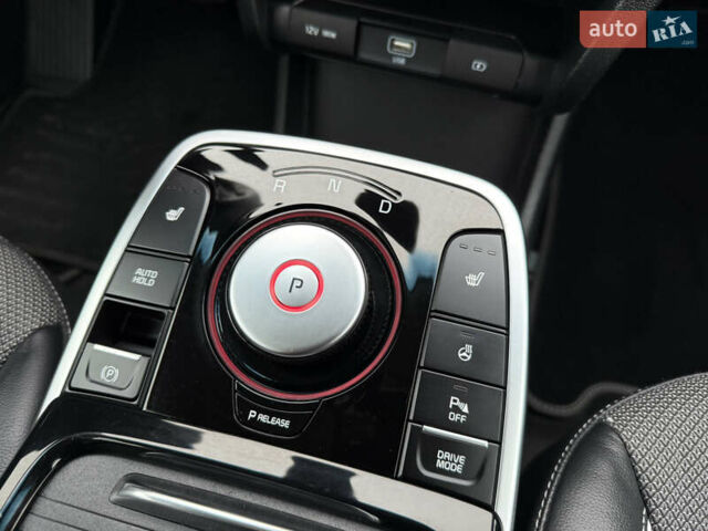 Чорний Кіа Niro, об'ємом двигуна 0 л та пробігом 78 тис. км за 19300 $, фото 17 на Automoto.ua